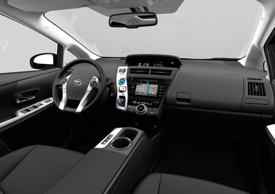  Toyota Prius + 2015 года  (фото 8 из 8)